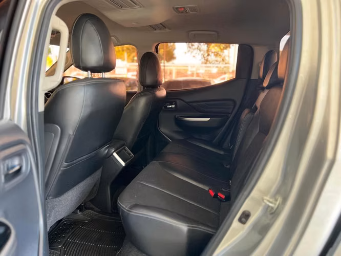 Mitsubishi L200 año 2023 - Imagen 4