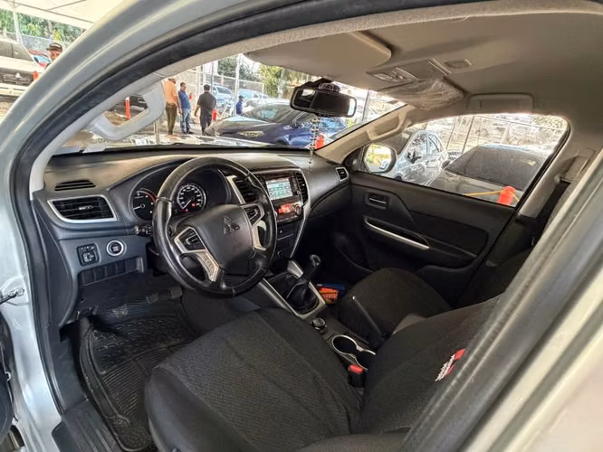 Mitsubishi L200 año 2024 - Imagen 4