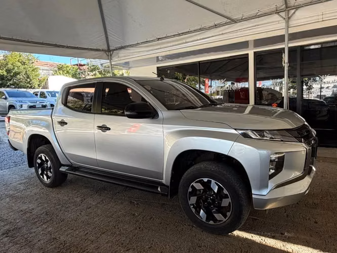 Mitsubishi L200 año 2024 - Imagen 5