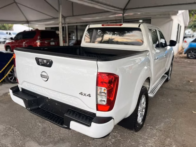 Nissan Frontier XE año 2024
