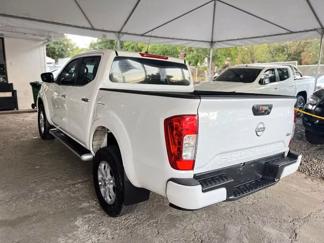 Nissan Frontier XE año 2024