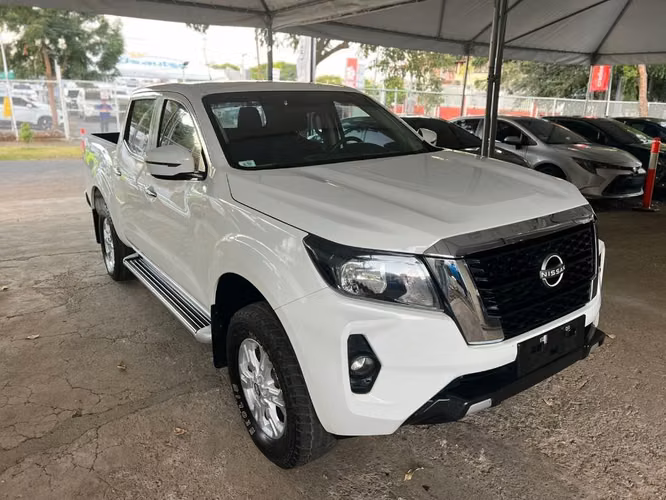 Nissan Frontier XE año 2024