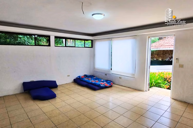 SE VENDE MAJESTUOSA RESIDENCIA EN CARRETERA SUR- LL