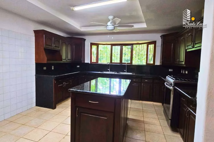 SE VENDE MAJESTUOSA RESIDENCIA EN CARRETERA SUR- LL