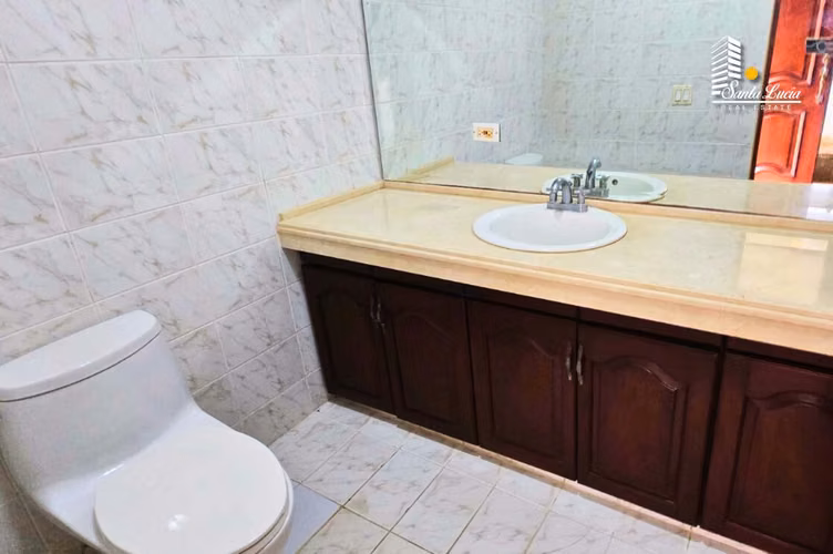 SE VENDE MAJESTUOSA RESIDENCIA EN CARRETERA SUR- LL
