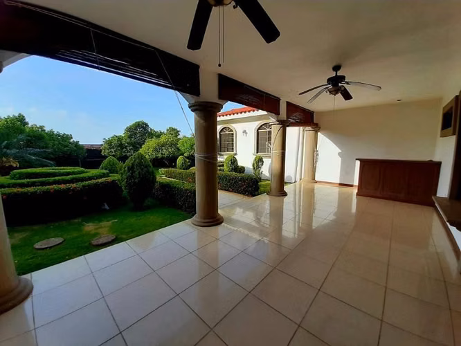Rento Gran Casa en Las Cumbres Vista al Lago de Managua - Imagen 4