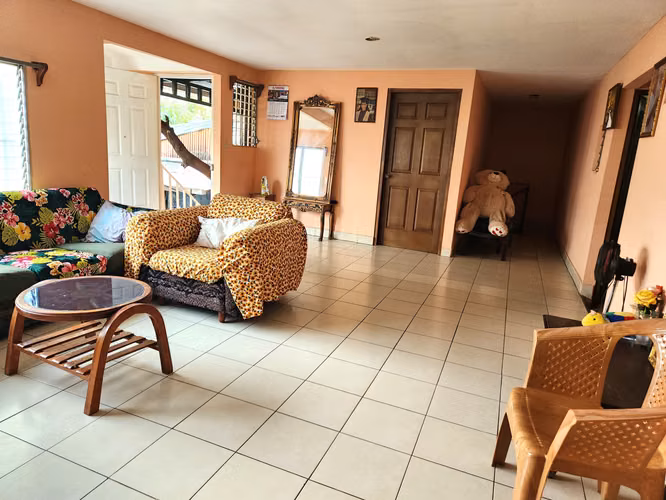 Amplia Casa Familiar Cerca del Mercado Mayoreo — ¡9 Habitaciones! - Imagen 2
