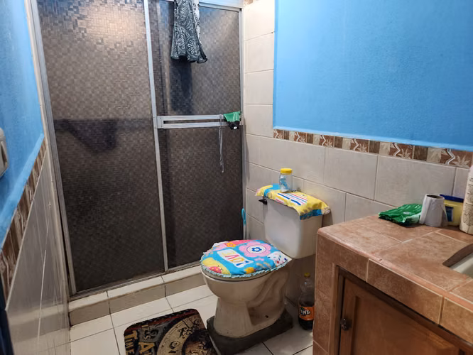 Amplia Casa Familiar Cerca del Mercado Mayoreo — ¡9 Habitaciones! - Imagen 11