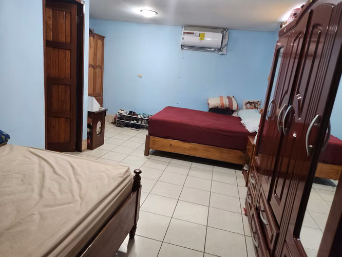 Amplia Casa Familiar Cerca del Mercado Mayoreo — ¡9 Habitaciones! - Imagen 7