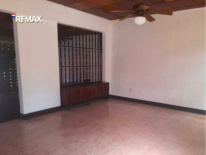 Casa Esquinera en Monseñor Lezcano - Imagen 3