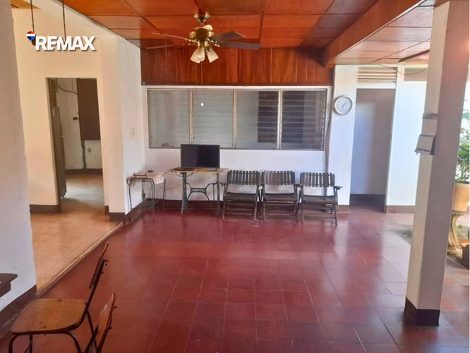 Casa Esquinera en Monseñor Lezcano - Imagen 2