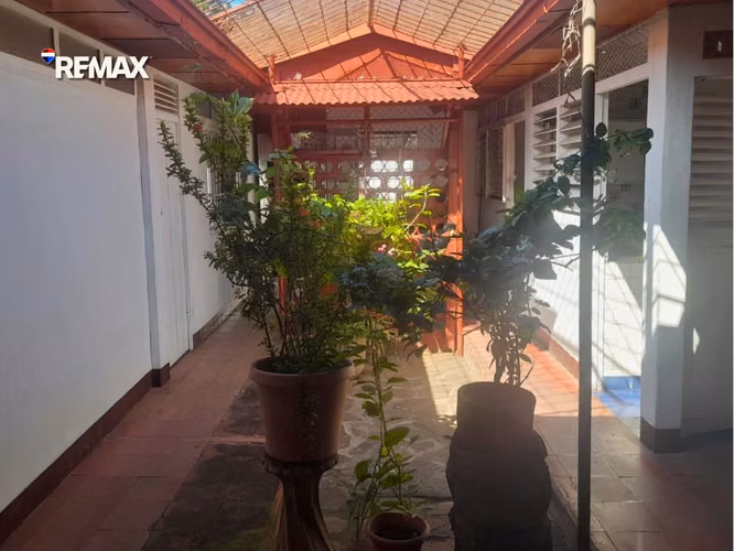 Casa Esquinera en Monseñor Lezcano - Imagen 4