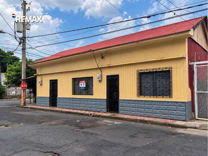 Propiedad Esquinera Comercial en Monseñor Lezcano