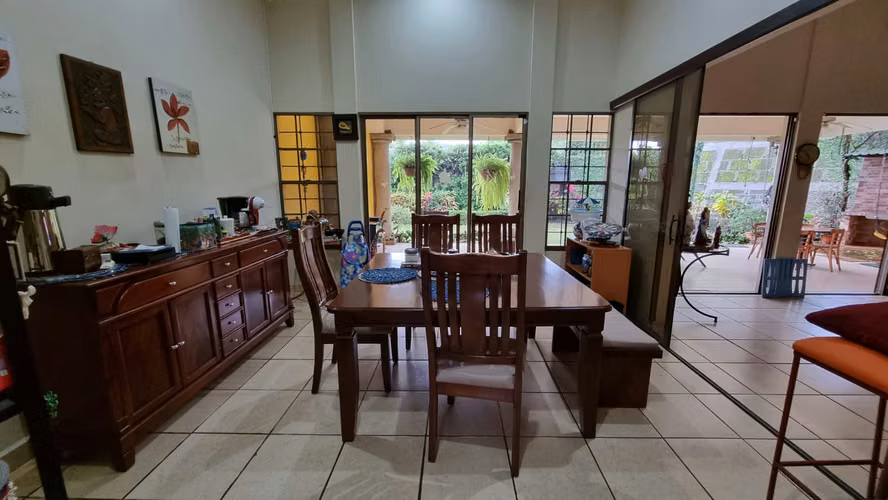 Linda casa en venta ubicada en Las Colinas
