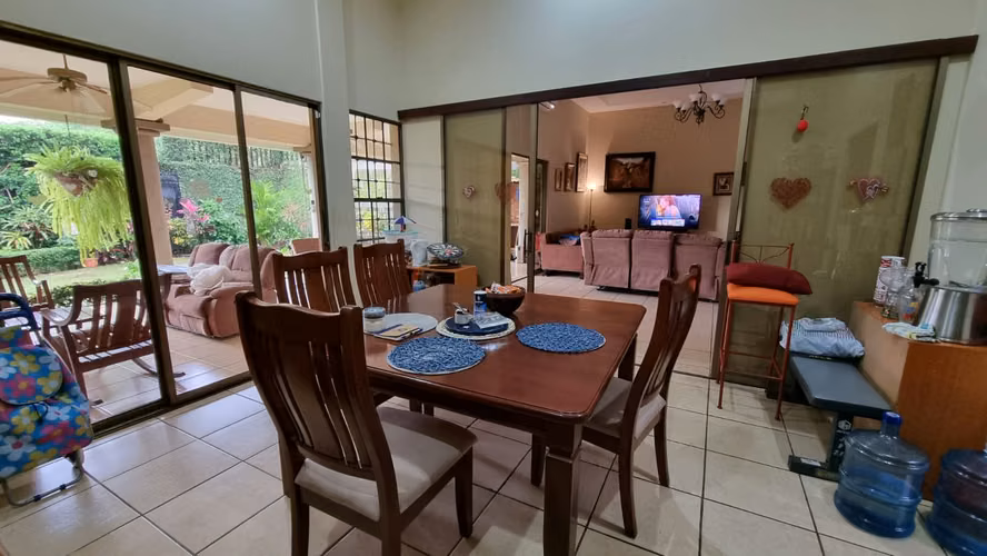 Linda casa en venta ubicada en Las Colinas