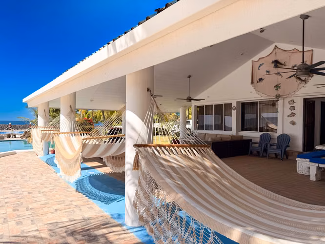 FH-Casa al frente de Playa El Transito