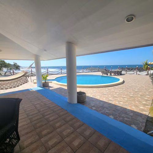 FH-Casa al frente de Playa El Transito