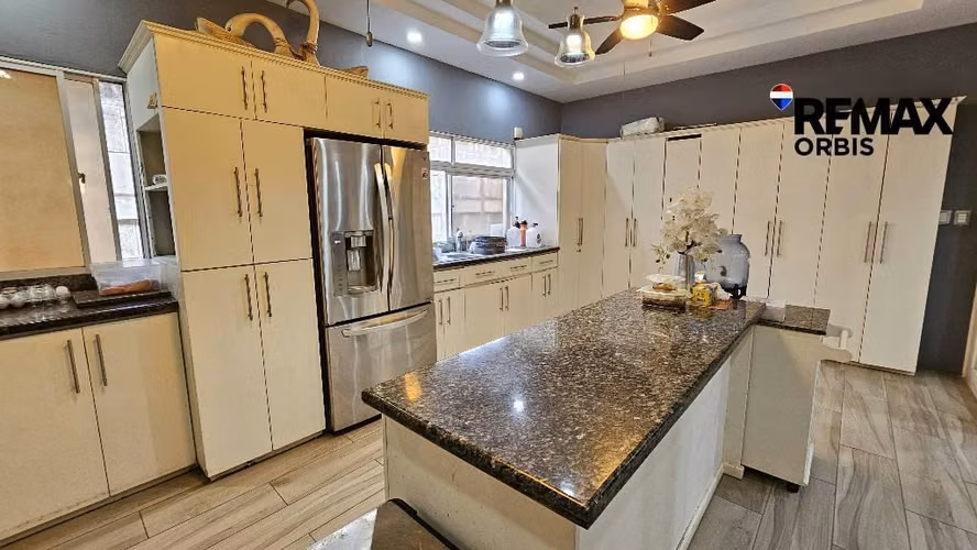 Casa amplia en venta km 11.5 carretera a Masaya