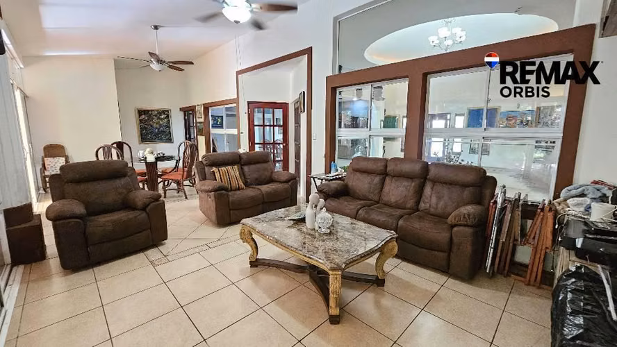 Casa amplia en venta km 11.5 carretera a Masaya