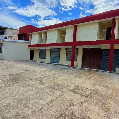  Edificio en venta – Bolonia,  $370,000