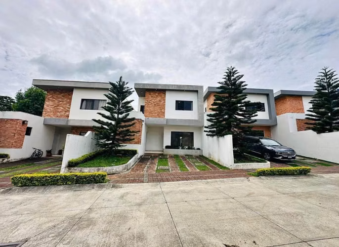 Se vende casa en Carretera Sur km 12 $155,000 FP