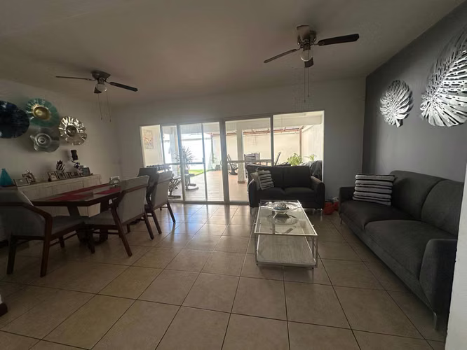 Se renta casa amoblada en las Colinas Managua