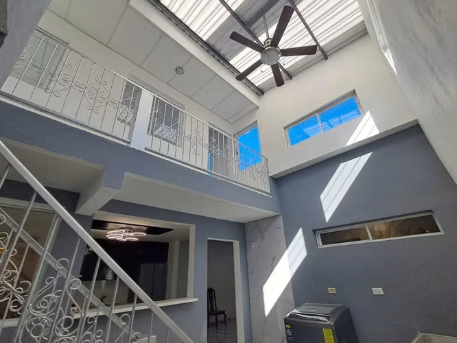 Vendo moderna casa en Las Delicias. LR