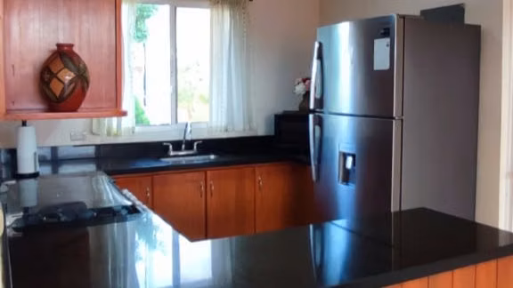 EN VENTA HERMOSA CASA EN ALTOS DE LAS BRISAS - SB