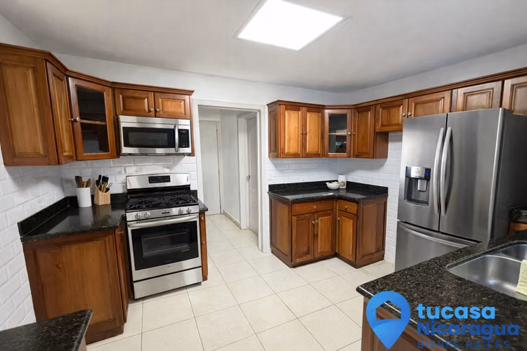 Rento Casa en Condominio – Las Colinas | Estilo Colonial Moderno | Cerca del Lincoln - Imagen 6