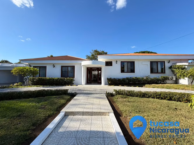 Renta Casa con piscina Privada en las colinas