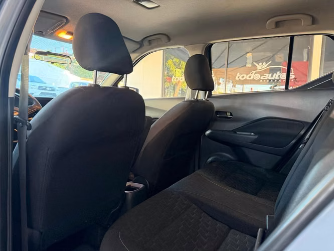 Nissan Kicks Advance año 2023