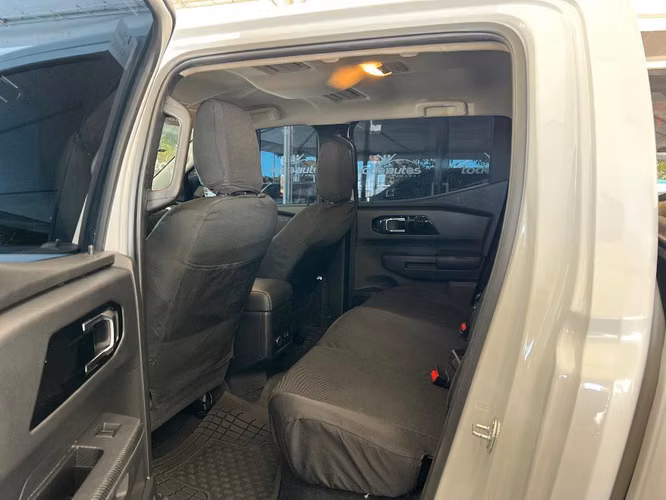 Mitsubishi L200 año 2025
