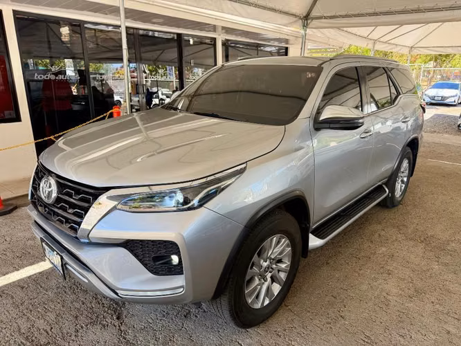 Toyota Fortuner SRV año 2021