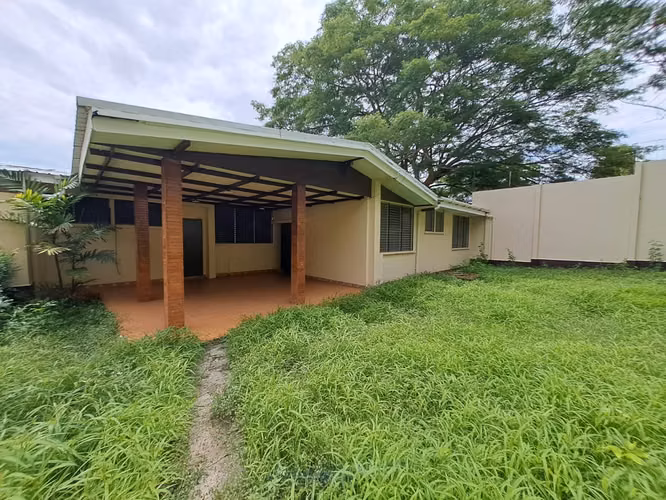 OPORTUNIDAD CASA AMPLIA EN REPARTO BOLONIA DMM