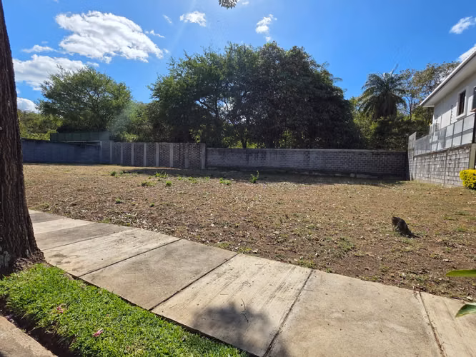 FH-Terreno en Venta – Condominio Monte Carlos
