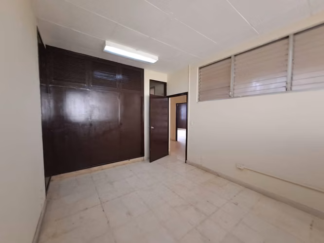 Venta de Propiedad en Bolonia ideal para oficinas o cualquier otro negocio