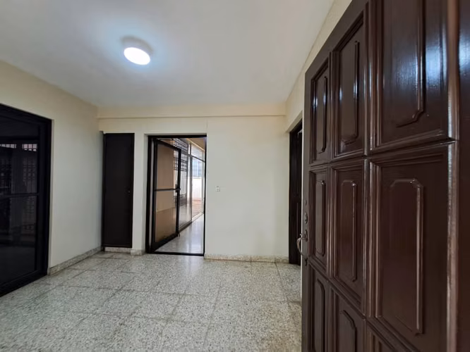 Venta de Propiedad en Bolonia ideal para oficinas o cualquier otro negocio