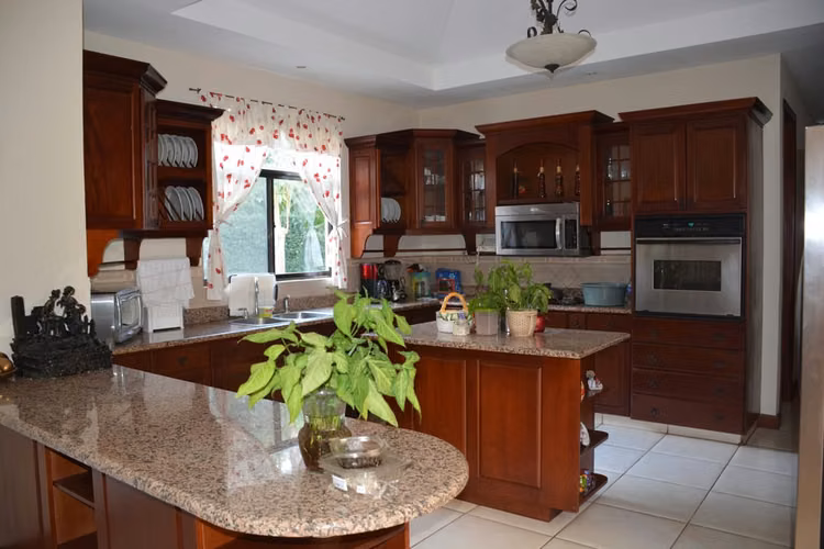 Residencia de Lujo en Carretera Sur |Piscina, Terrazas y Espacios Amplios |Precio U$570,000 dólares - Imagen 9