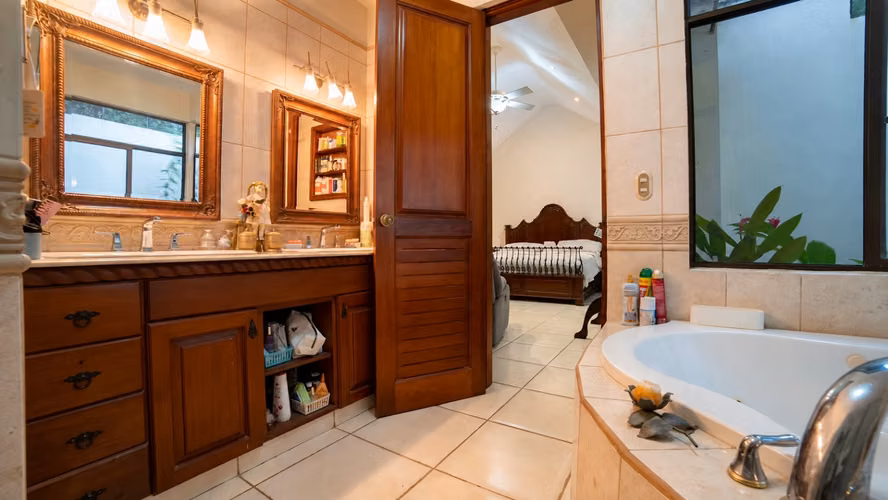 Residencia de Lujo en Carretera Sur |Piscina, Terrazas y Espacios Amplios |Precio U$570,000 dólares - Imagen 12