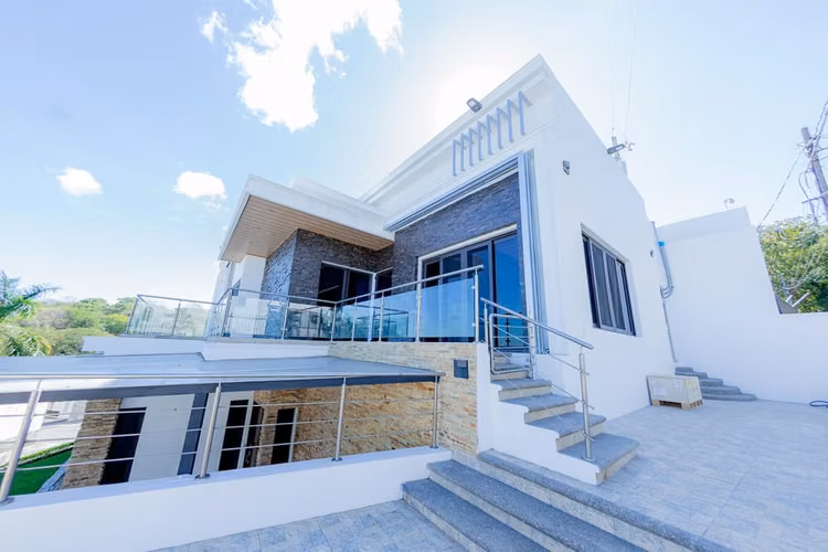 RENTA | Donde el Lujo Vive – Villa Fontana Sur | 4 Suites + Terraza Espectacular | - Imagen 2