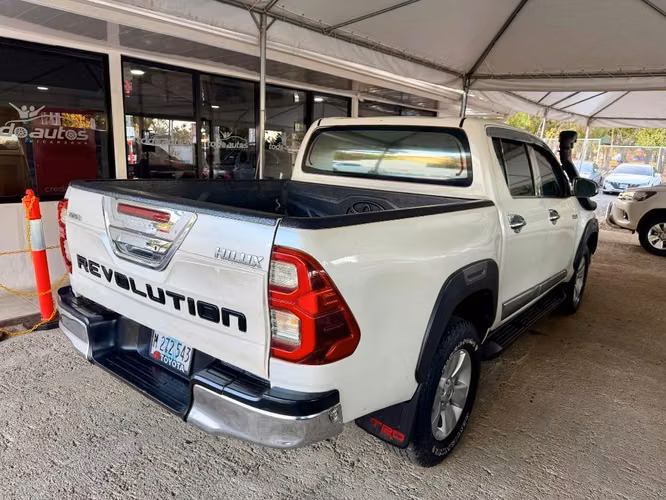 Toyota Hilux SRV año 2017