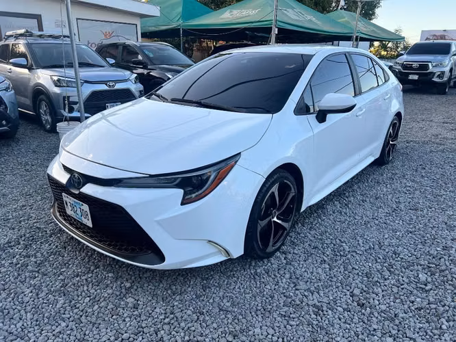 Toyota Corolla LE año 2022 - Imagen 2