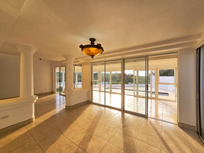 Vendo Hermosa casa en Mirador de Santo Domingo. LR