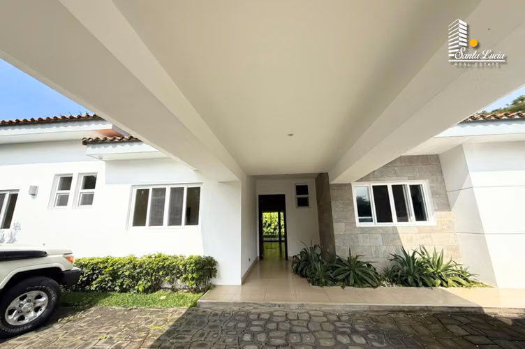  Linda Casa Moderna en Santo Domingo  LL