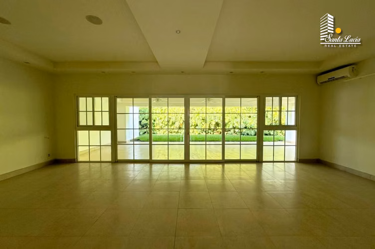  Linda Casa Moderna en Santo Domingo  LL
