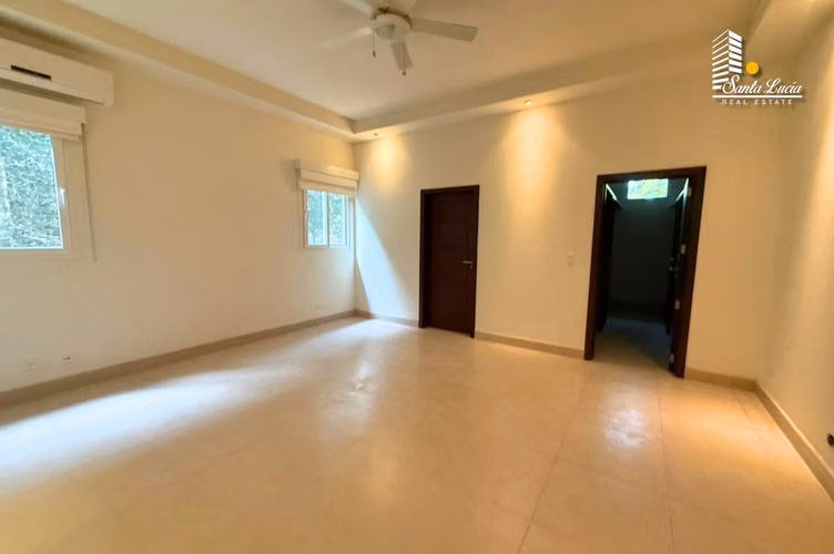  Linda Casa Moderna en Santo Domingo  LL