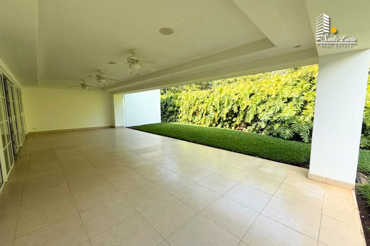  Linda Casa Moderna en Santo Domingo  LL
