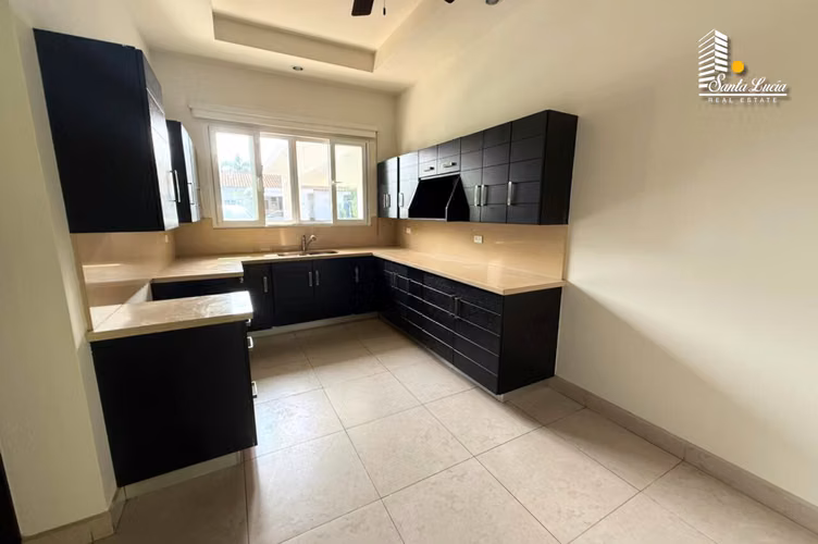  Linda Casa Moderna en Santo Domingo  LL