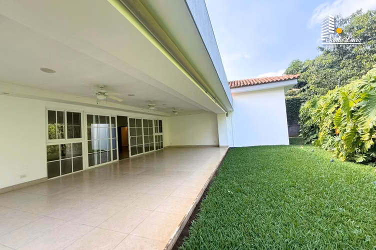  Linda Casa Moderna en Santo Domingo  LL