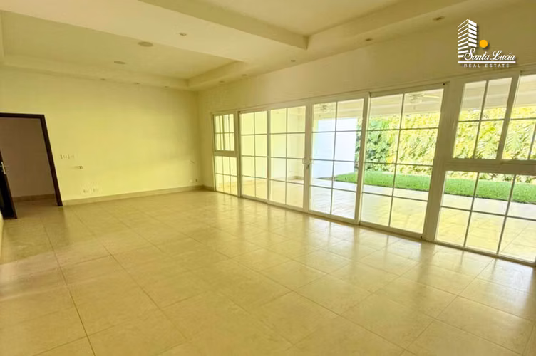  Linda Casa Moderna en Santo Domingo  LL